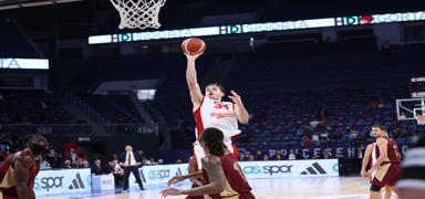 Bah�e�ehir Koleji evinde kazand�