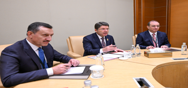 Bakan Tun'tan Suudi Arabistan'da diplomasi trafii... Mevkidalaryla bir araya geldi