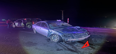 �orum'da zincirleme kaza: B�y�kba� hayvana �arpan iki ara�ta 3 ki�i yaraland�