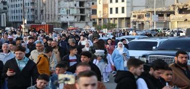 �ki cinayet i�lenmi�ti... Suriye'nin Humus ilinde soka�a ��kma yasa�� kald�r�ld�