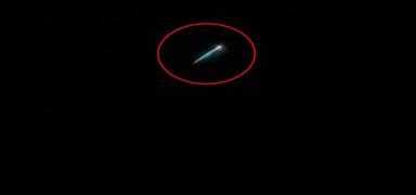 �stanbul'da merak uyand�ran g�r�nt�! G�ren telefona sar�ld�