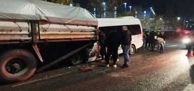 Kocaeli'de i��i servisi ile t�r�n �arp��t��� kazada 9 ki�i yaraland�