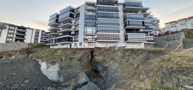 Bart�n'da in�aat alan�nda ya�anan g���k! Yan bina tahliye edildi