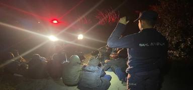 �zmir a��klar�nda d�zensiz g��men operasyonu: 23'� yakaland�, 20'si kurtar�ld�