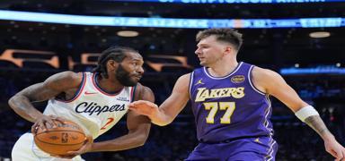 Luka Doncic double double yapt�, derbiyi Lakers kazand�