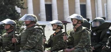 Yanl��l�kla el bombas�n�n pimini �eken Yunan askeri hayat�n� kaybetti