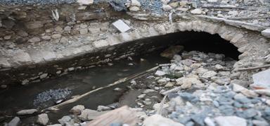 Yerin 1 metre alt�ndan ge�iyor: Tarihi su kanal� merak uyand�rd�
