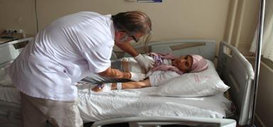 Kar�n a�r�s� sand� ger�ek bamba�ka ��kt�! S�ra d��� vaka �zel haz�rl�kla ameliyata al�nd�