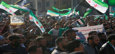 Suriye'de kutlama g�sterileri: Halk meydanlara ak�n etti