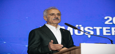 Bakan Uralo�lu: T�rk Deniz Ticaret Filomuz d�nya s�ralamas�nda ilk 10'a yerle�ti