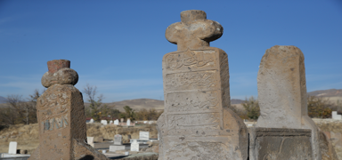 Mezarl�kta sakl� kalan tarih! T�rk boylar� ve Osmanl� d�nemi izleri belgelendi