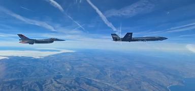 F-16'larla u�an KIZILELMA'dan tarihi ba�ar�! D�nyada bunu yapan ilk �lke T�rkiye oldu