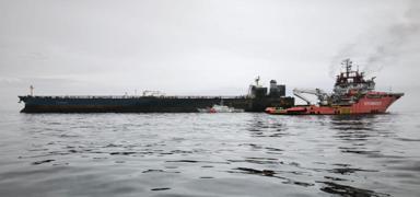 Rusya a��klar�nda alev alan gemi s�nd�r�ld�