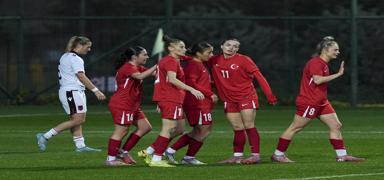 A Milli Kad�n Futbol Tak�m� 2 golle kazand�