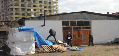 Kayseri'de ac� �l�m: Soba borusuna tel takmak isterken hayat�n� kaybetti