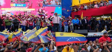 Maduro, dans ederek ABD'ye 'bar��' �a�r�s�nda bulundu