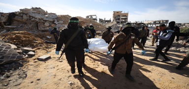 Filistinlilerin cesetleri ��r�meye terk edildi