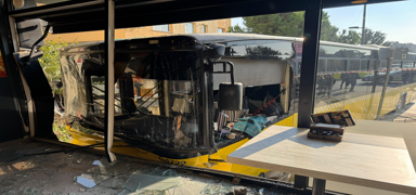 �sk�dar'da �ETT facias�: B�rek�i d�kkan�na dald�