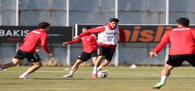 Sivasspor, �stanbulspor mesaisine ba�lad�