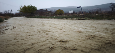 Antalya sele teslim: Cadde ve sokaklar g�le d�nd�