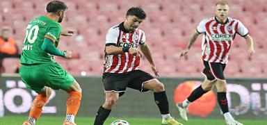 Ey�p Ayd�n, Galatasaray'a kar�� ilk kez sahaya ��kt�