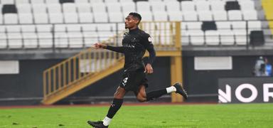 Manisa FK, Vanspor'u Diony'nin penalt�lar�yla ge�ti