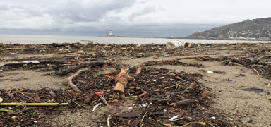 Alanya'da ya��� hayat� olumsuz etkiledi: Galip Dere Plaj�'nda kirlilik olu�tu