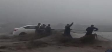 Arap �lkeleri �iddetli ya���larla bo�u�uyor! Irak'ta 2 ki�i hayat�n� kaybetti