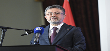 Bakan Yumakl�'dan �zg�r �zel'e cevap: Yanl�� bilgi veriliyor... E�er �yle de�ilse daha vahim