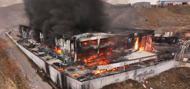 Kimya fabrikas� alevlere teslim! M�dahale s�r�yor