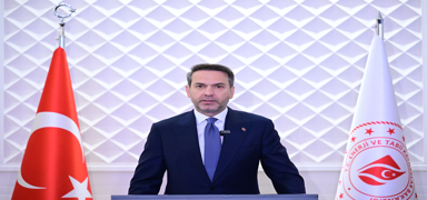 Bakan Bayraktar: 2035'e kadar yenilenebilir enerji kapasitemizi 120 gigavata ��karmay� hedefliyoruz