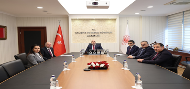 Bakan I��khan, Asgari �cret Tespit Komisyonu'nda yer alan taraflar� kabul etti