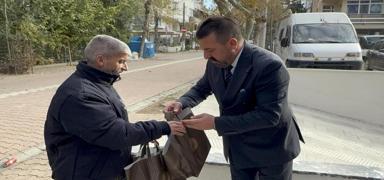 Temizlik g�revlisinden �rnek duru�! Buldu�u 60 bin dolar� polise teslim etti: Akl�mdan asla k�t� bir niyet ge�medi