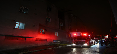 Arnavutk�y'de fabrika yang�n�: 1'i a��r 3 yaral�