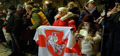 ABD yapt�r�mlar� kald�rd�, Belarus 123 siyasi mahkumu sal�verdi