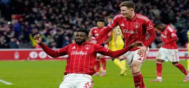 Tottenham, Forest kar��s�nda da��ld�