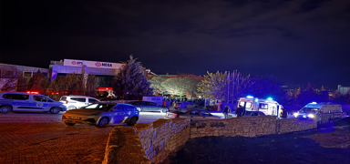 Fabrika yang�n�nda 16 i��i dumandan etkilendi