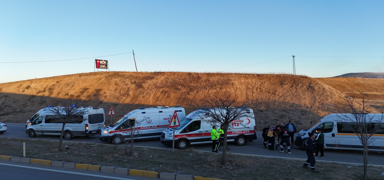 K�r�kkale'de 3 servis minib�s� �arp��t�: 10 ki�i hastaneye kald�r�ld�