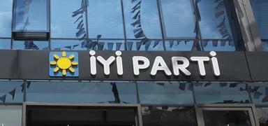 Adana'da �Y� Parti y�netiminde deprem: 5 il�e ba�kan� istifa etti