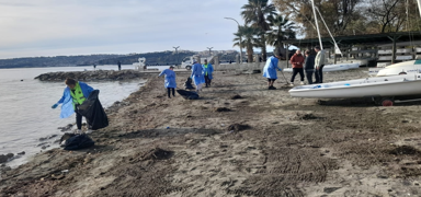 Sinop sahilinde g�r�len kirlilik Ankara'ya ta��nd�