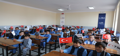 T�KA, Afganistan'da umut in�a ediyor! T�rkiye'nin deste�iyle 30 bin ��renci okula kavu�tu