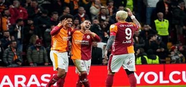 Galatasaray ilk yar�y� lider bitirdi