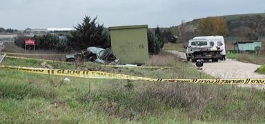 �stanbul'da gece yar�s� facias�! Bariyere �arpan otomobil takla att�