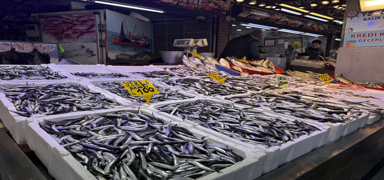 Tezgahlar doldu: Bal�k��lar�n y�z� g�ld�