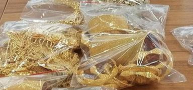 Kap�kule'den ge�ti, Kaptan Andreevo'da yakaland�: Cebinden alt�n ve platin tak� f��k�rd�