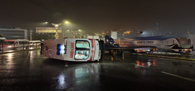 Kocaeli'de hasta ta��yan ambulans ile minib�s�n �arp��mas� sonucu 6 ki�i yaraland�