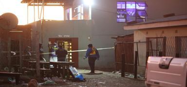 G�ney Afrika'da �iddet sarmal�... E�lence mekan� kana buland�: �l� say�s� art�yor