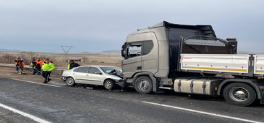 Nev�ehir'de otomobil t�rla �arp��t�: �l� ve yaral�lar var