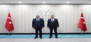 Bakan Tekin, KKTC Milli E�itim Bakan� �avu�o�lu ile bir araya geldi