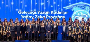 Turkcell'in �Gelece�i Yazan Kad�nlar Yapay Zek� Projesi' mezunlar�n� verdi